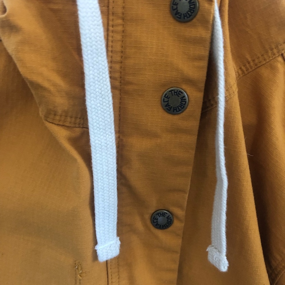 Wow! Brand new North Face tailored jacket with all the details! Zip/button XS - Picture 7 of 7